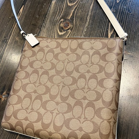 Coach Purse - Rowan File Bag In Signature Canvas - Like NEW! - Picture 6 of 9